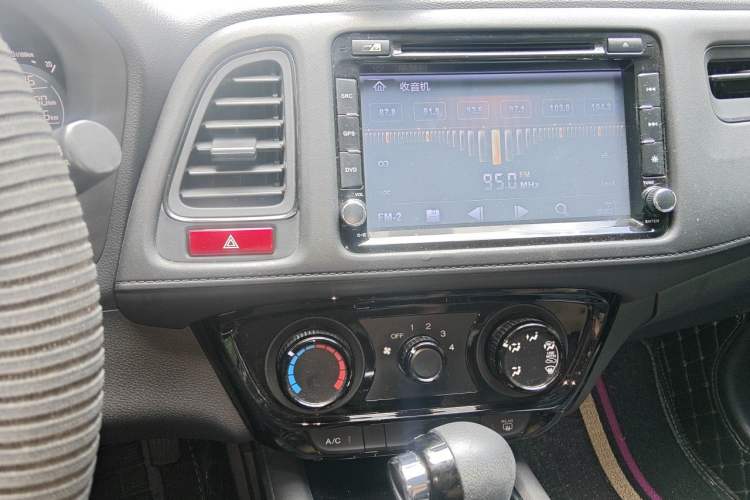 Used Honda Vezel 2015 1.5L CVT two-wheel drive Comfort trim Audio And AC Panel