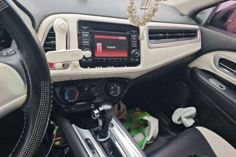 Used Honda Vezel 2015 1.5L CVT two-wheel drive Comfort trim Audio And AC Panel