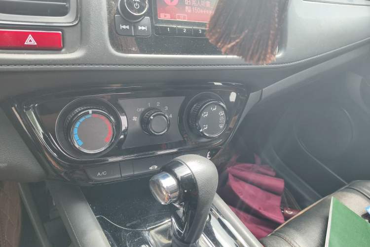Used Honda Vezel 2015 1.5L CVT two-wheel drive Comfort trim Audio And AC Panel