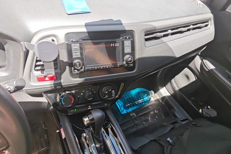 Used Honda Vezel 2015 1.5L CVT two-wheel drive Comfort trim Audio And AC Panel
