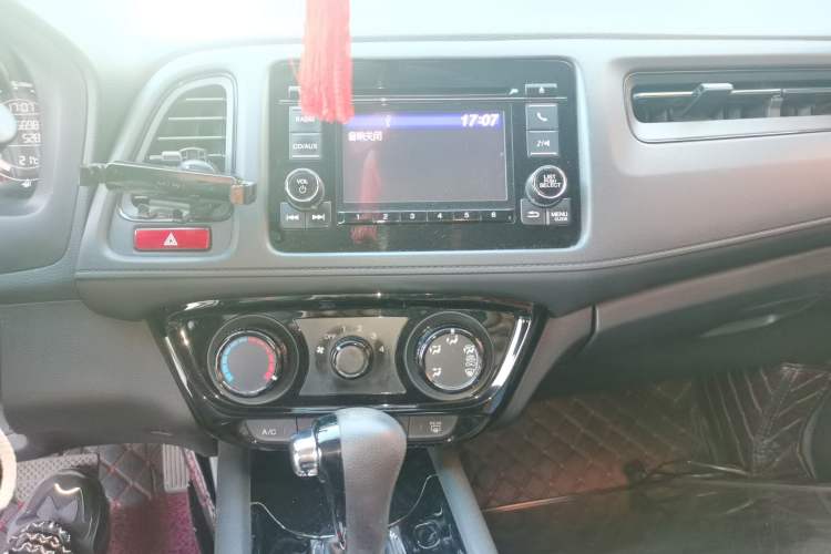Used Honda Vezel 2015 1.5L CVT two-wheel drive Comfort trim Audio And AC Panel