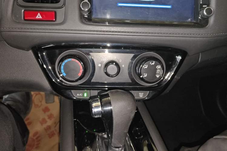 Used Honda Vezel 2015 1.5L CVT two-wheel drive Comfort trim Audio And AC Panel