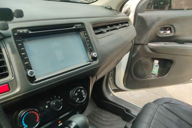 Used Honda Vezel 2015 1.5L CVT two-wheel drive Comfort trim Audio And AC Panel