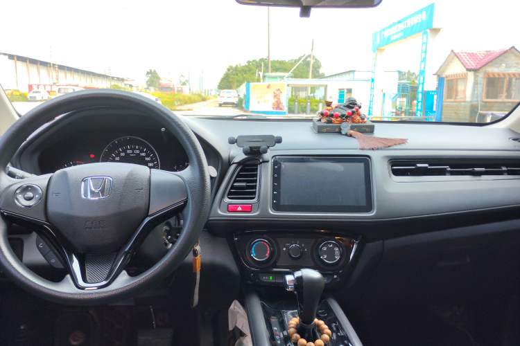 Used Honda Vezel 2015 1.5L CVT two-wheel drive Comfort trim Center Console