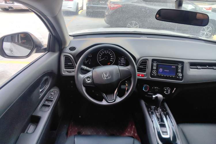 Used Honda Vezel 2015 1.5L CVT two-wheel drive Comfort trim Center Console