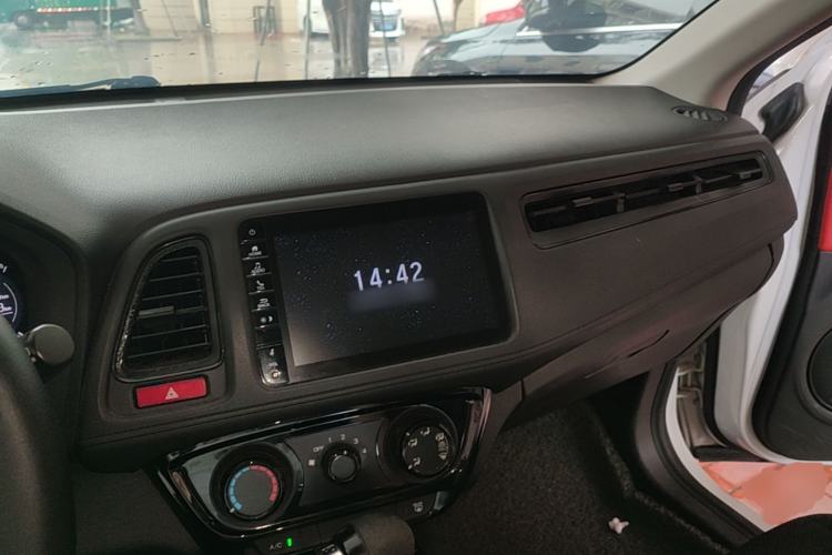 Used Honda Vezel 2015 1.5L CVT two-wheel drive Comfort trim Center Console