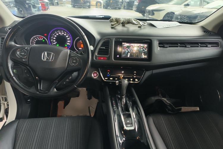 Used Honda Vezel 2015 1.8L CVT 2WD Luxury Model Center Console