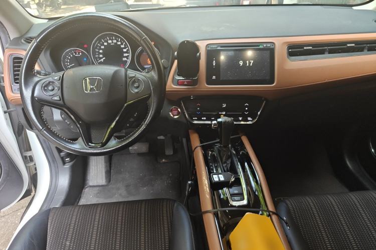 Used Honda Vezel 2015 1.8L CVT 2WD Luxury Model Center Console