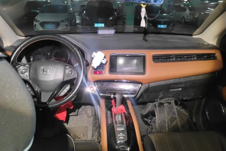 Used Honda Vezel 2015 1.8L CVT 2WD Luxury Model Center Console