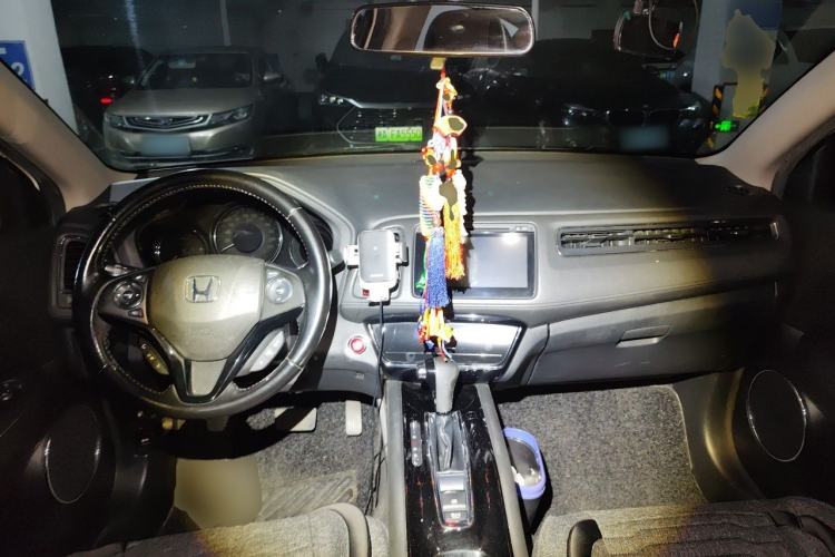 Used Honda Vezel 2015 1.8L CVT 2WD Luxury Model Center Console