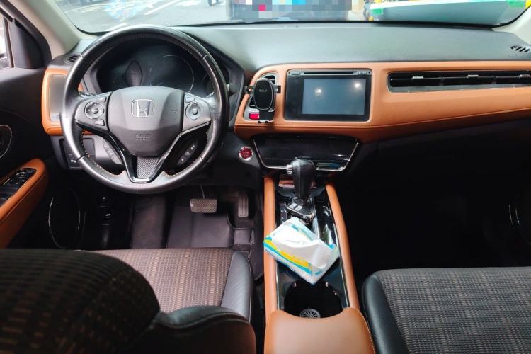 Used Honda Vezel 2015 1.8L CVT 2WD Luxury Model Center Console