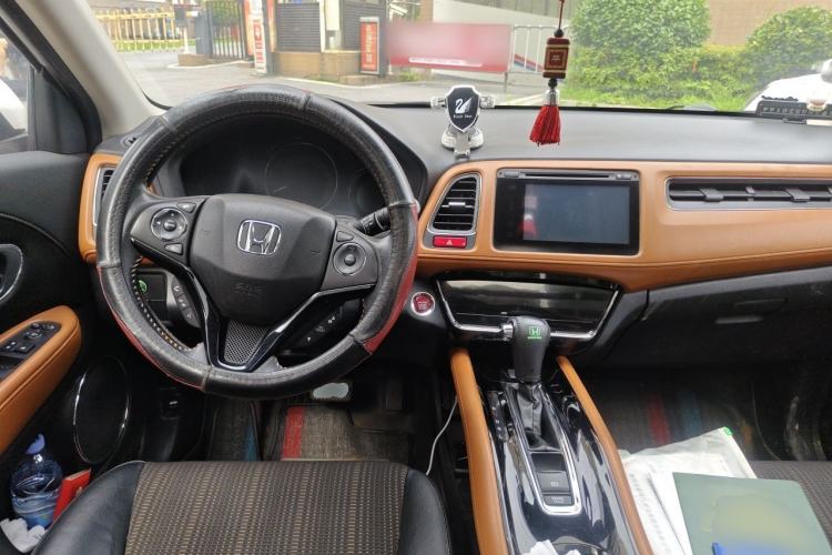Used Honda Vezel 2015 1.8L CVT 2WD Luxury Model Center Console