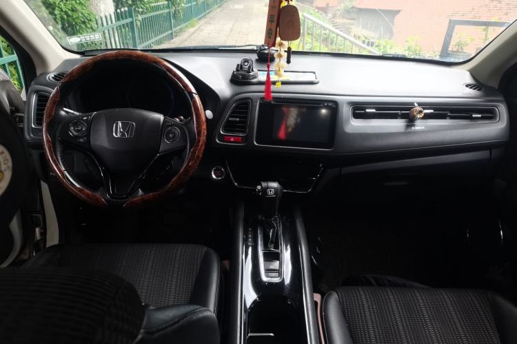 Used Honda Vezel 2015 1.8L CVT 2WD Luxury Model Center Console
