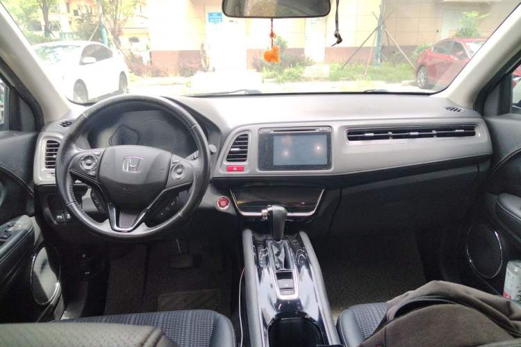 Used Honda Vezel 2015 1.8L CVT 2WD Luxury Model Center Console