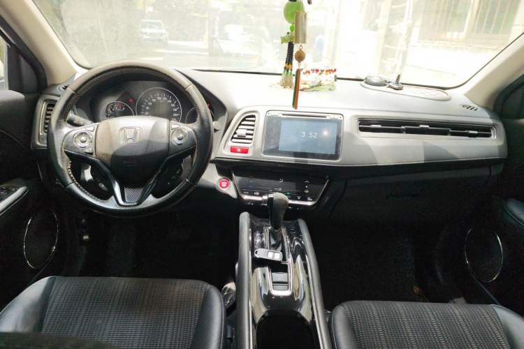 Used Honda Vezel 2015 1.8L CVT 2WD Luxury Model Center Console