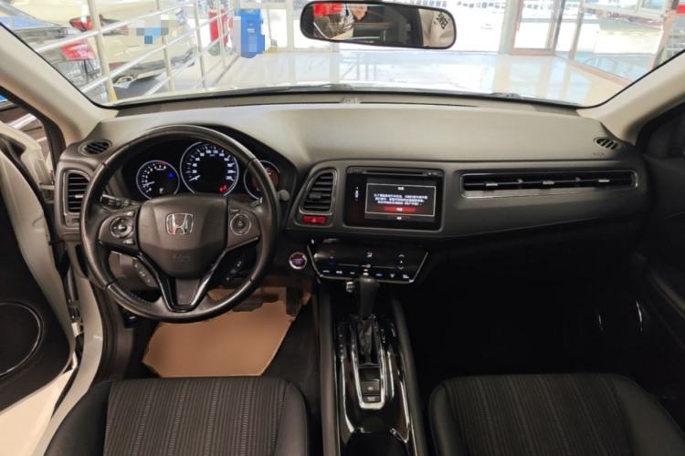Used Honda Vezel 2015 1.8L CVT 2WD Luxury Model Center Console