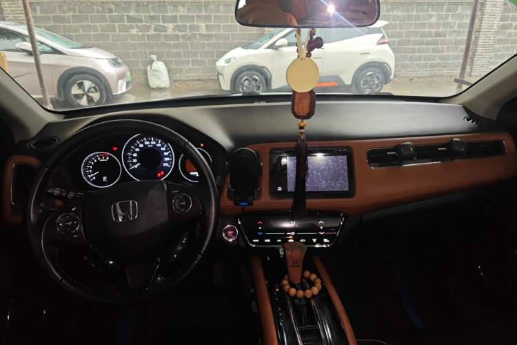 Used Honda Vezel 2015 1.8L CVT 2WD Luxury Model Center Console