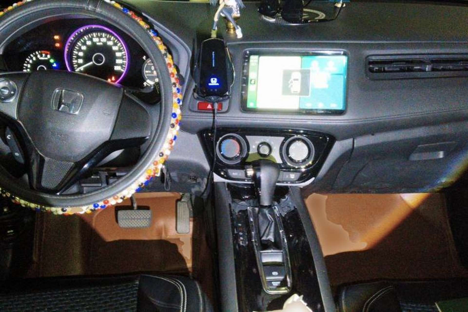 Used Honda Vezel 2015 1.5L CVT two-wheel drive Comfort trim Center Console