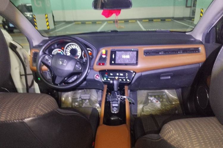 Used Honda Vezel 2015 1.8L CVT 2WD Luxury Model Center Console