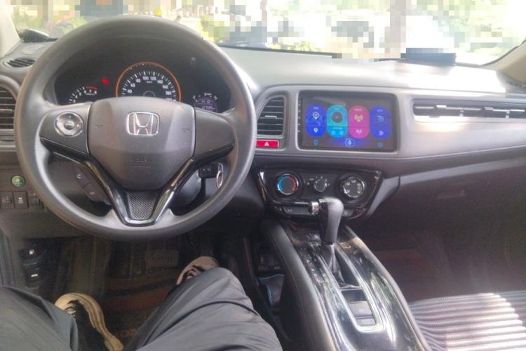 Used Honda Vezel 2015 1.8L CVT 2WD Elite Model Center Console