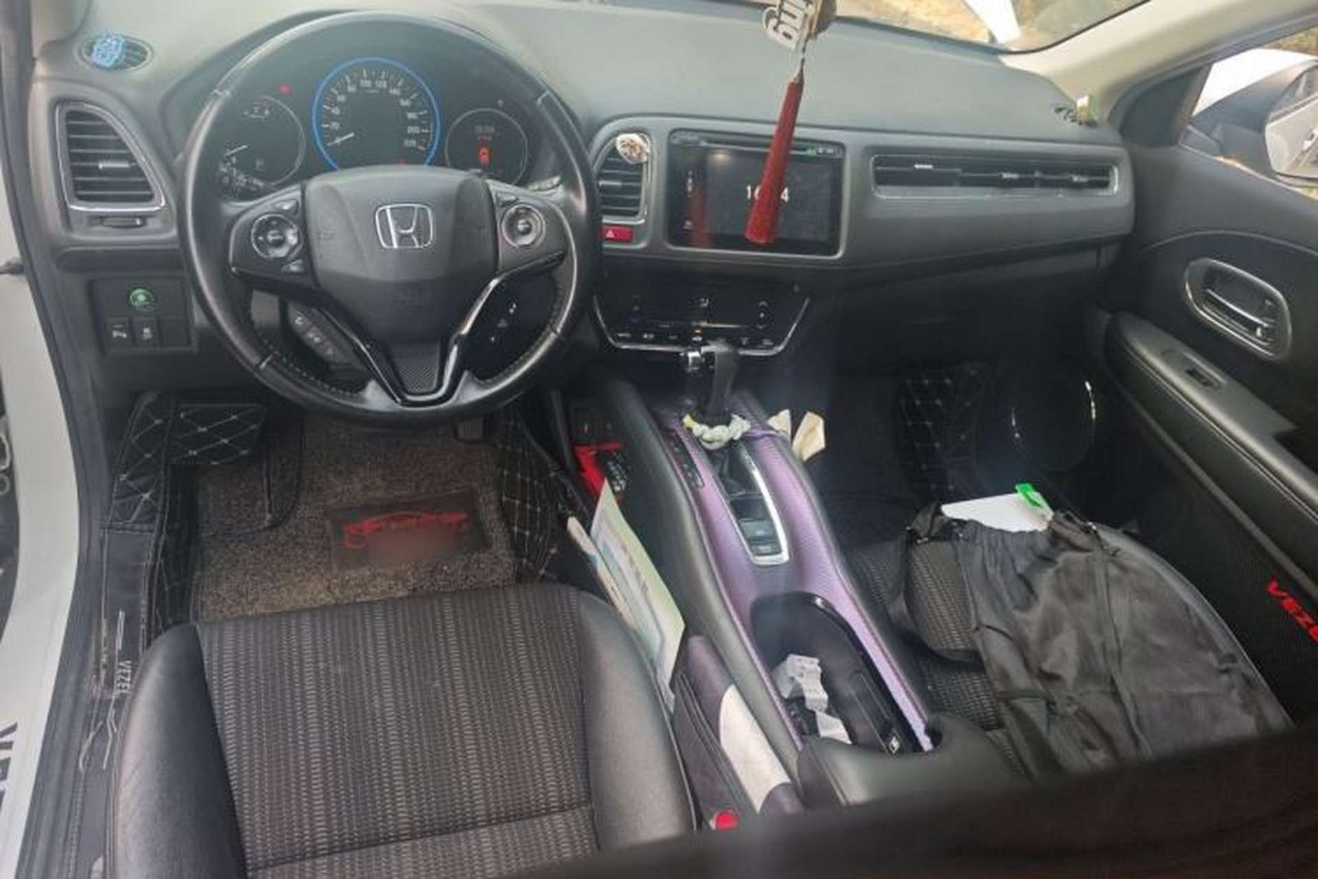 Used Honda Vezel 2015 1.8L CVT 2WD Luxury Model Center Console