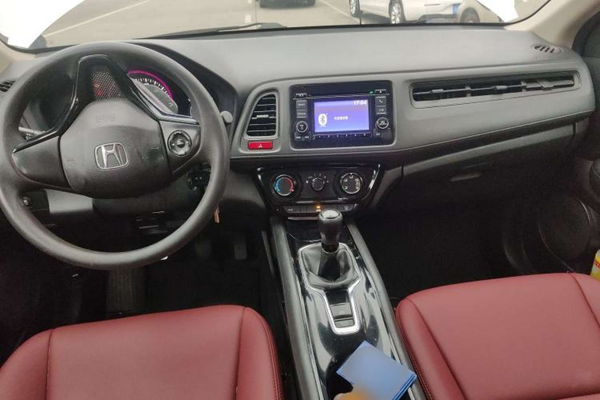 Used Honda Vezel 2015 1.5L manual two-wheel drive Comfort trim level Center Console