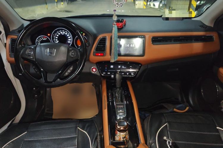 Used Honda Vezel 2015 1.8L CVT 2WD Luxury Model Center Console