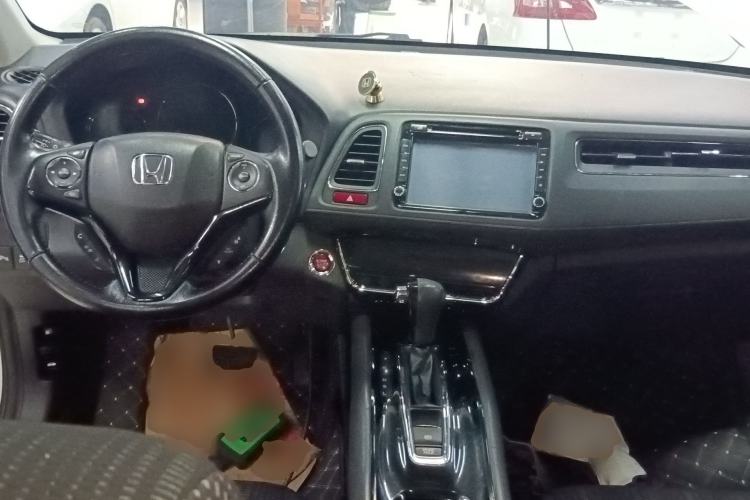 Used Honda Vezel 2015 1.8L CVT 2WD Luxury Model Center Console