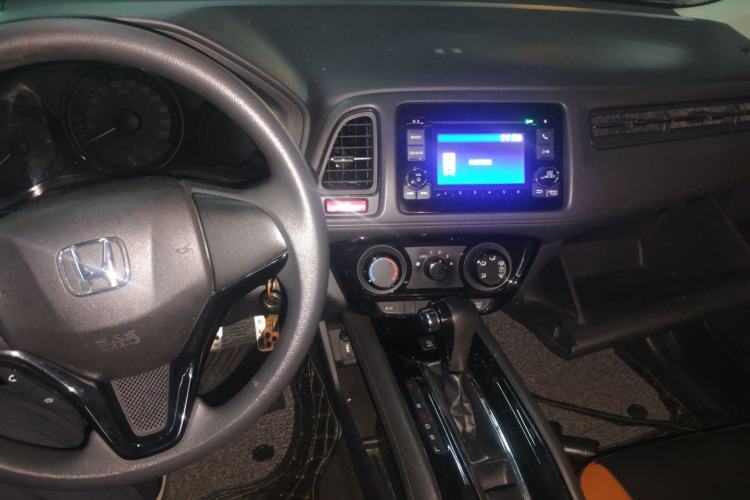 Used Honda Vezel 2015 1.8L CVT 2WD Elite Model Center Console