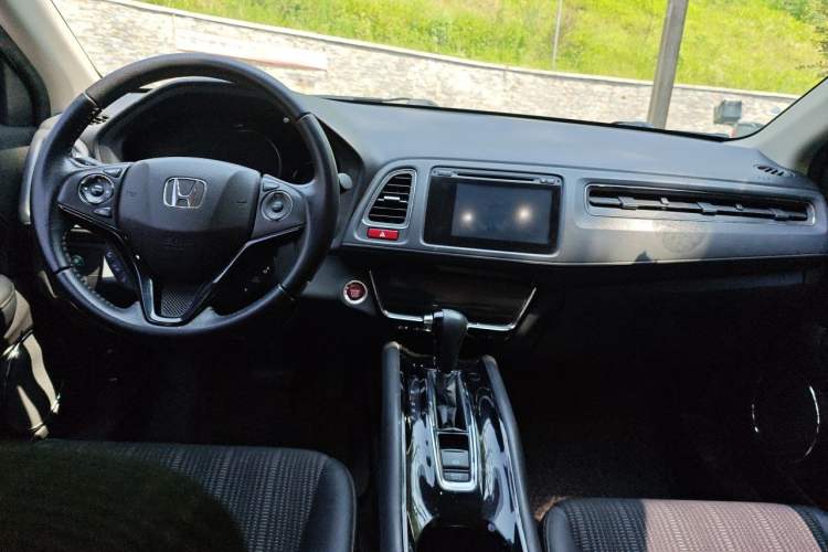 Used Honda Vezel 2015 1.8L CVT 2WD Luxury Model Center Console