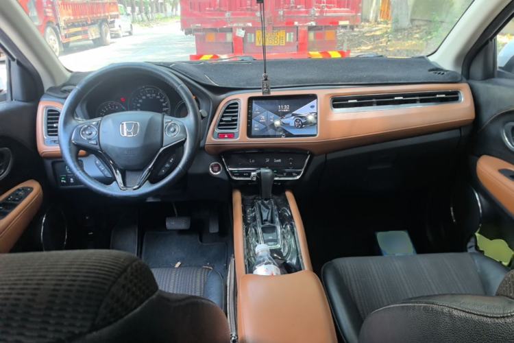 Used Honda Vezel 2015 1.8L CVT 2WD Luxury Model Center Console