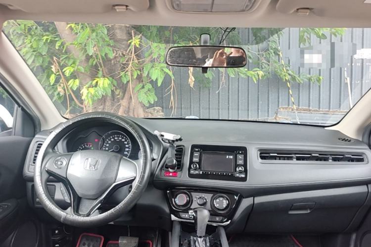 Used Honda Vezel 2015 1.5L CVT two-wheel drive Comfort trim Center Console