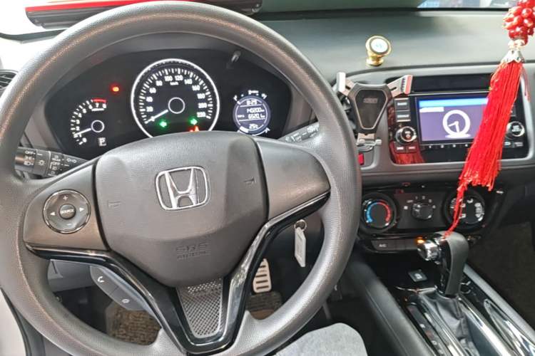 Used Honda Vezel 2015 1.8L CVT 2WD Elite Model Center Console