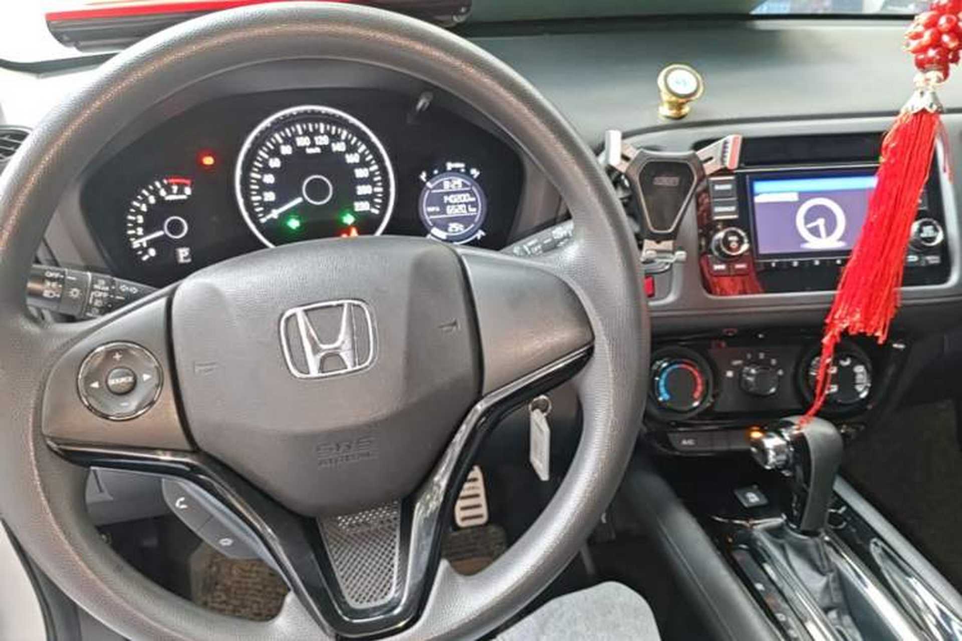 Used Honda Vezel 2015 1.8L CVT 2WD Elite Model Center Console