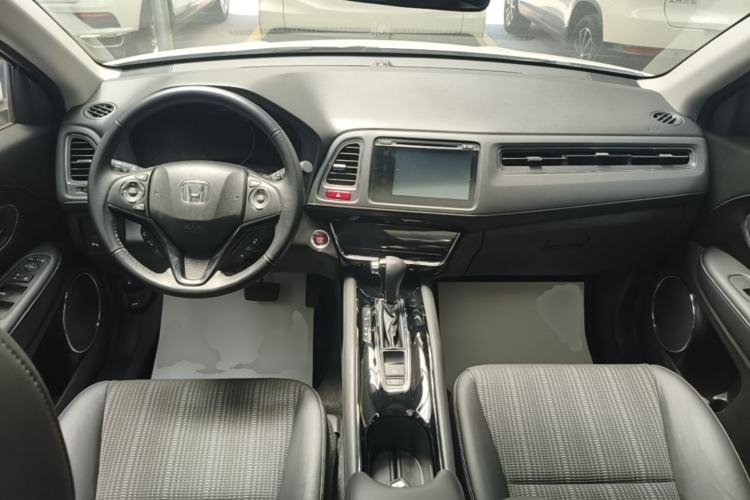 Used Honda Vezel 2015 1.8L CVT 2WD Luxury Model Center Console