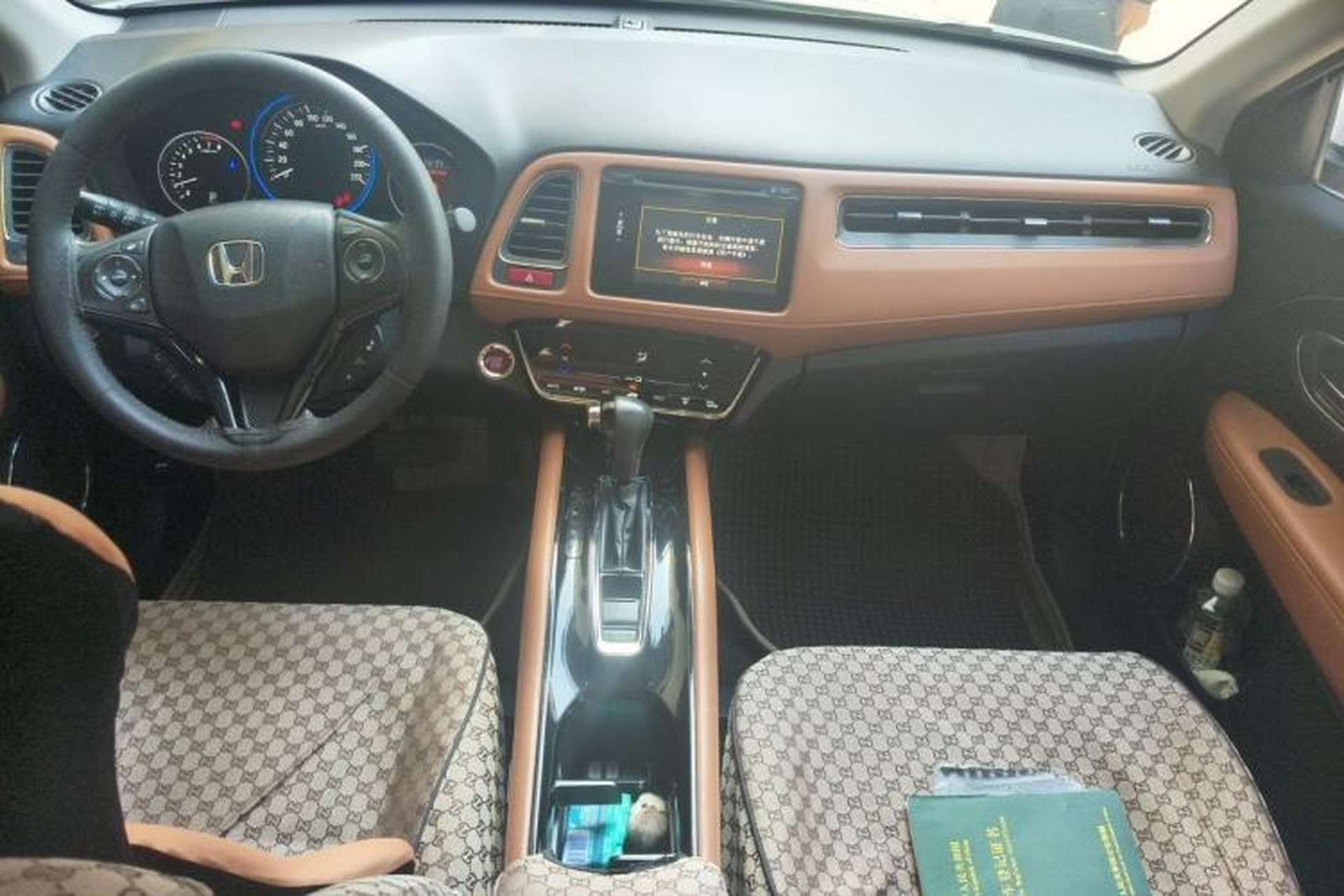Used Honda Vezel 2015 1.8L CVT 2WD Luxury Model Center Console