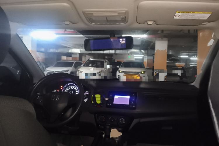 Used Honda Vezel 2015 1.5L manual two-wheel drive Comfort trim level Center Console