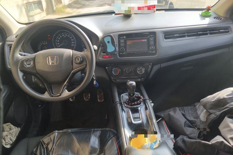 Used Honda Vezel 2015 1.5L manual two-wheel drive Comfort trim level Center Console