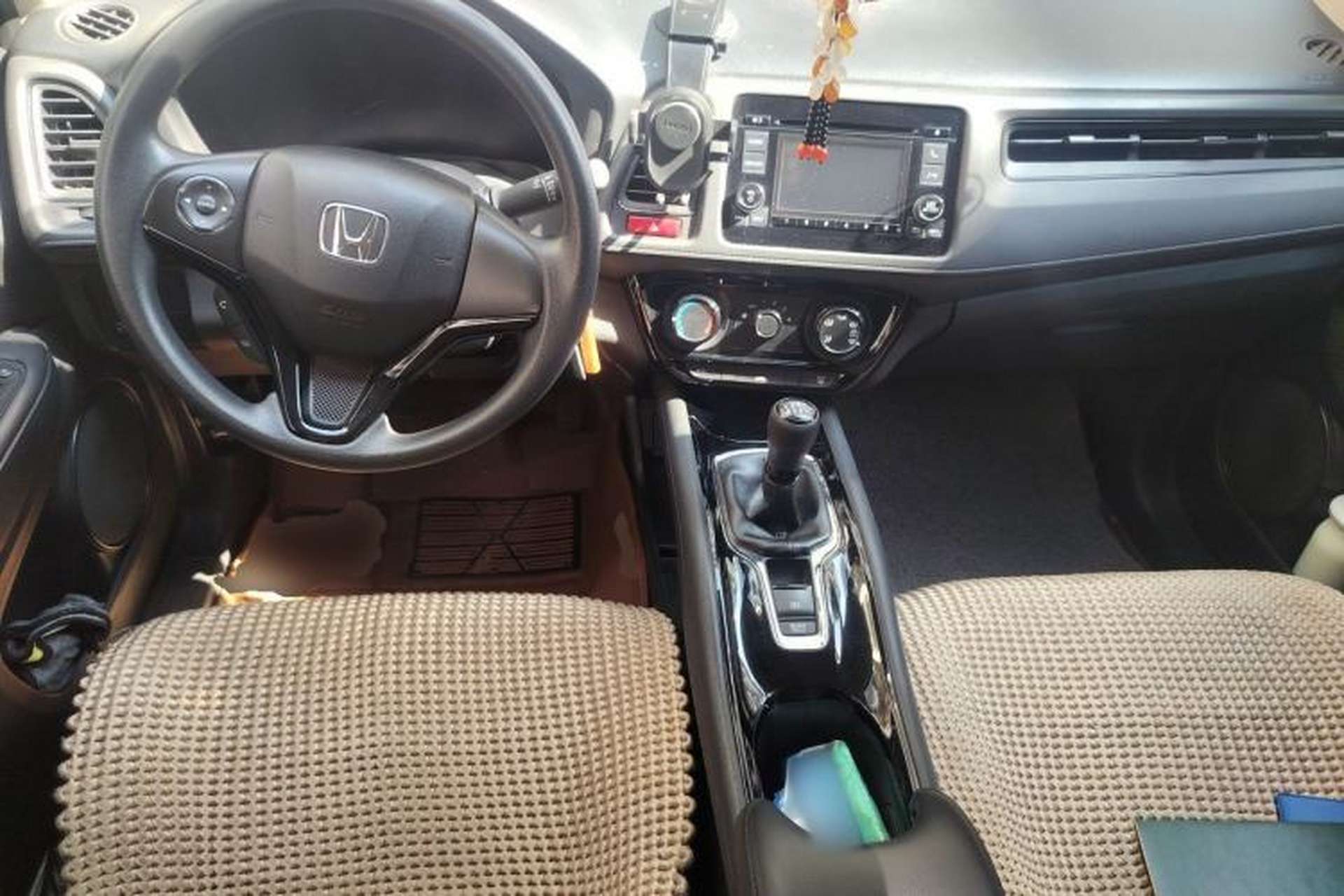 Used Honda Vezel 2015 1.5L manual two-wheel drive Comfort trim level Center Console
