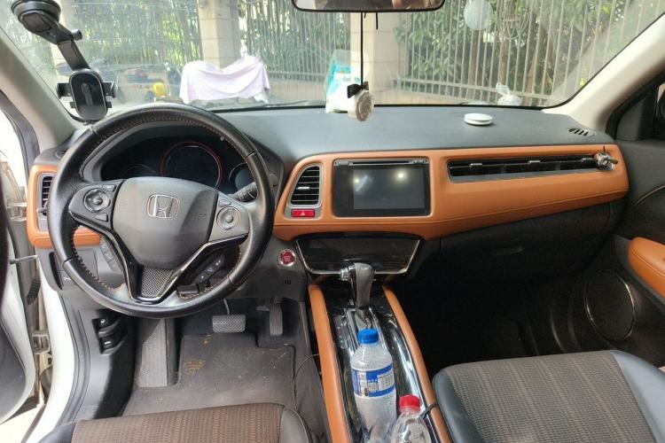 Used Honda Vezel 2015 1.8L CVT 2WD Luxury Model Center Console