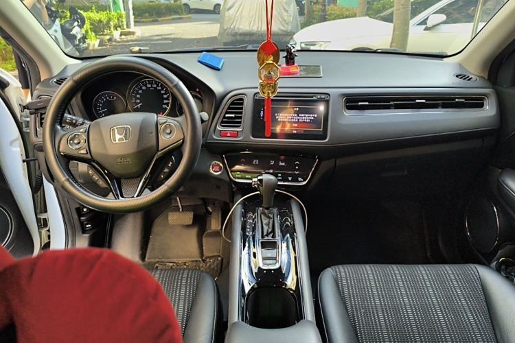 Used Honda Vezel 2015 1.8L CVT 2WD Luxury Model Center Console