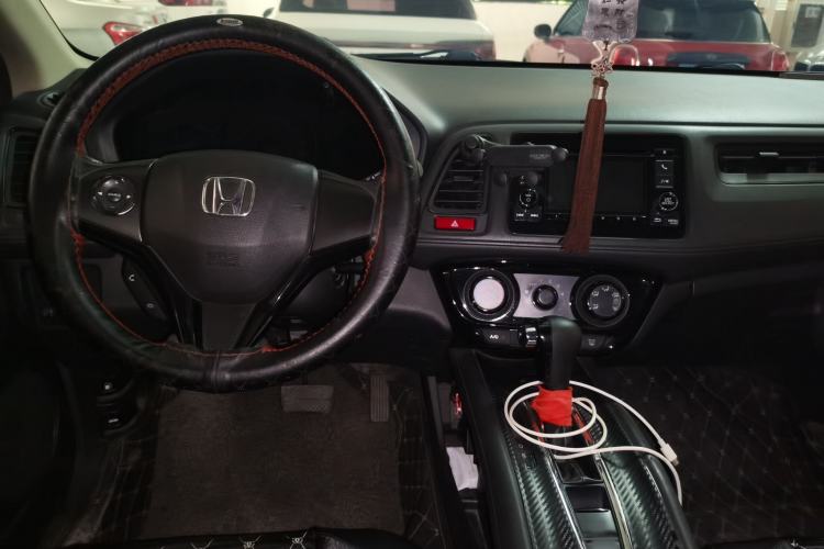 Used Honda Vezel 2015 1.8L CVT 2WD Elite Model Center Console