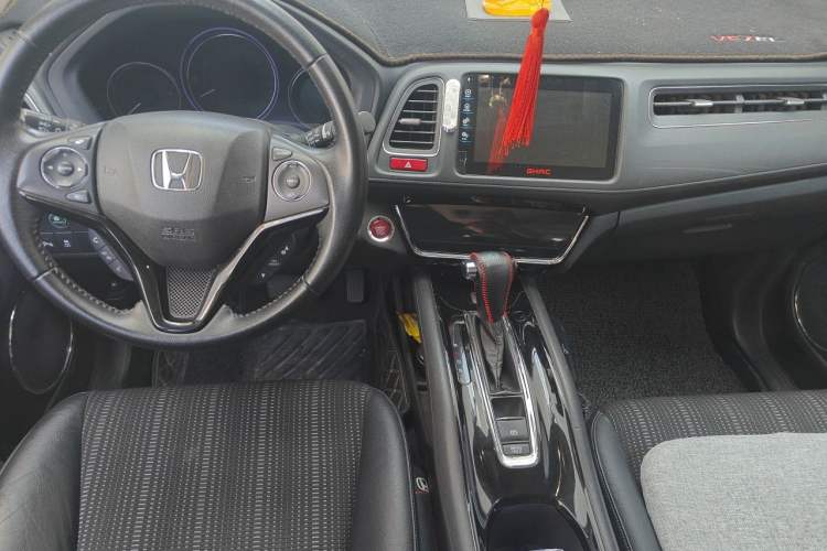 Used Honda Vezel 2015 1.8L CVT 2WD Luxury Model Center Console