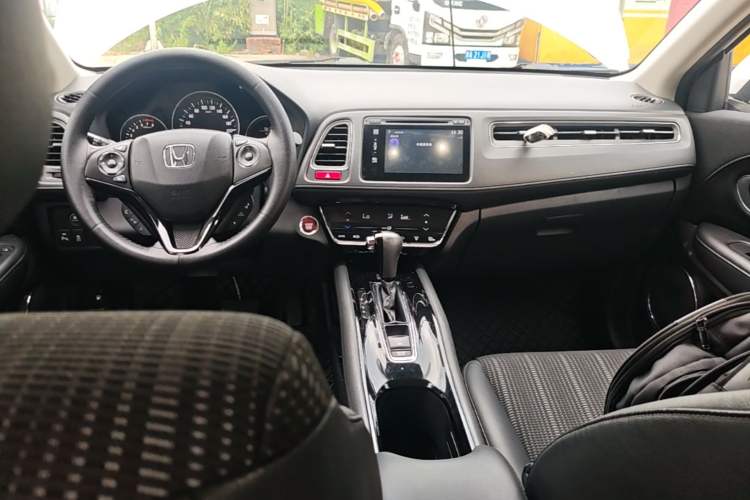 Used Honda Vezel 2015 1.8L CVT 2WD Luxury Model Center Console