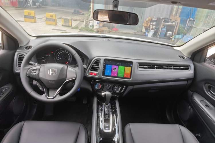 Used Honda Vezel 2015 1.5L CVT two-wheel drive Comfort trim Center Console