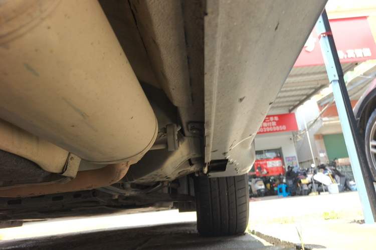 Used Honda Vezel 2015 1.5L CVT two-wheel drive Comfort trim Chassis Front Right