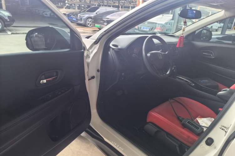 Used Honda Vezel 2015 1.5L CVT two-wheel drive Comfort trim Driver Seat