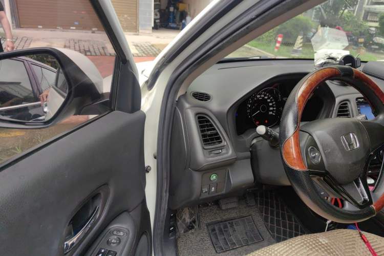 Used Honda Vezel 2015 1.5L CVT two-wheel drive Comfort trim Driver Seat
