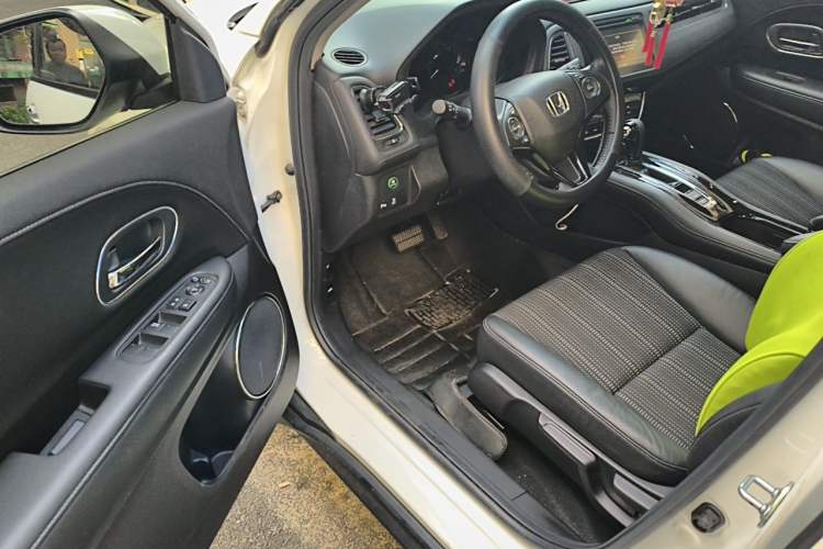 Used Honda Vezel 2015 1.8L CVT 2WD Luxury Model Driver Seat