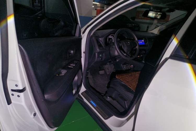 Used Honda Vezel 2015 1.8L CVT 2WD Elite Model Driver Seat